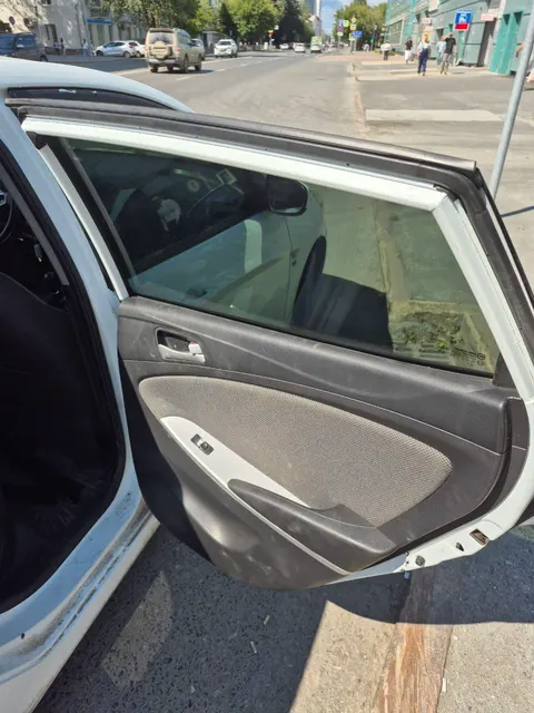 Легковой автомобиль марки: HYUNDAI модели: Solaris, год выпуска: 2012 г., кузов №: Z94CT51DACR063249, идентификационный номер (VIN): Z94CT51DACR063249.