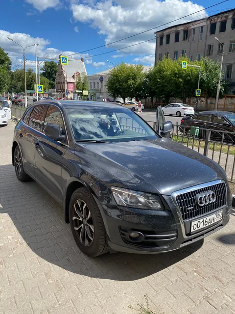 Автомобиль марки AUDI модель Q5