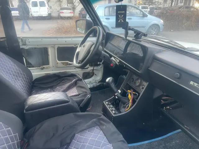 Легковой автомобиль марки: LADA ВАЗ, модель: 210740, год выпуска: 2010 г., кузов №: XTA210740A2970449, идентификационный номер (VIN): XTA210740A2970449, залог ПАО «Совкомбанк»