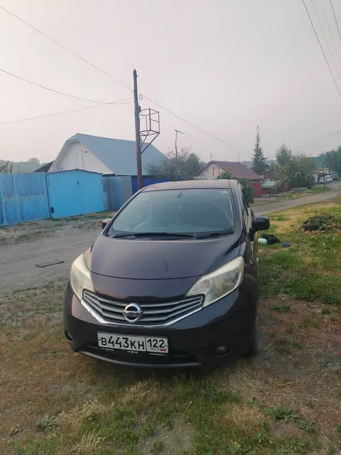 Автомобиль марки NISSAN модель Note 2013 г.в. номер кузова E12109580