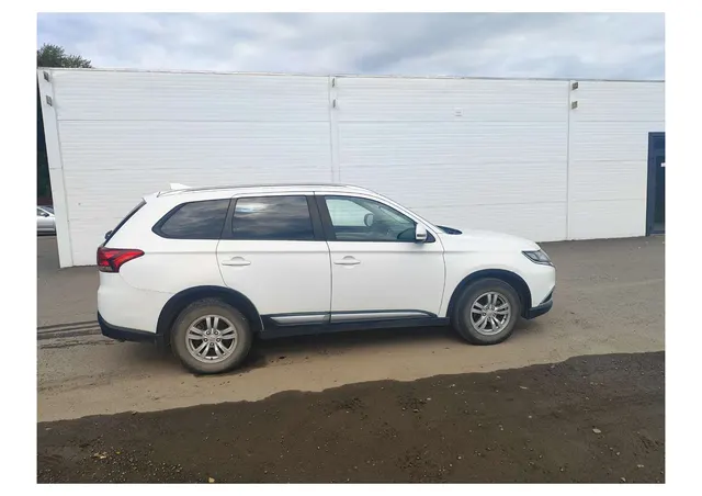 Автомобиль марки MITSUBISHI модель OUTLANDER 2017 г.в. VIN-номер Z8TXTGF2WHM021898