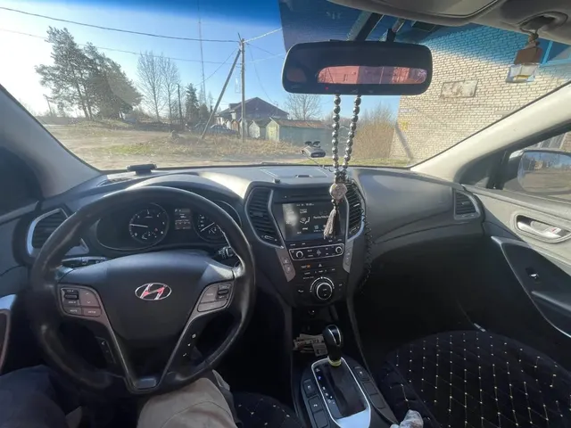 Автомобиль марки HYUNDAI модель Santa Fe 2017 г.в. VIN-номер KMHSW81UDJU815613