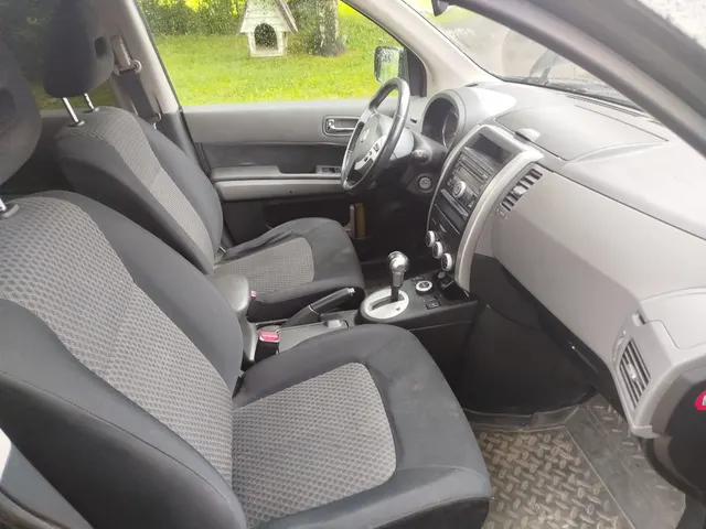 Автомобиль марки NISSAN, модель X-TRAIL, VIN: JN1TBNT31U0021623, 2008 года выпуска. В залоге у ПАО «Совкомбанк».
