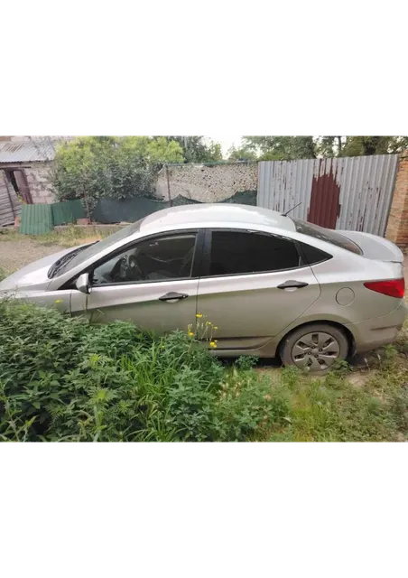 Автомобиль марки HYUNDAI модель Solaris, 2013 г.в., VIN Z94CT41DADR234133, цвет серебристый