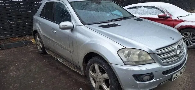 Автомобиль марки MERCEDES модель BENZ ML 350 2007 г.в. VIN-номер WDC1641861A284181, находится в залоге ПАО "Совкомбанк"