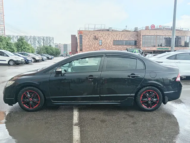 Транспортное средство (легковой автомобиль) марки: HONDA модель: Civic, годвыпуска: 2008 г., идентификационный номер (VIN): NLAFD75308W070612. В залоге у ПАО "Совкомбанк".