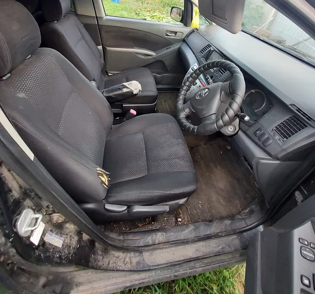 Автомобиль марка: TOYOTA модель: ISIS, год выпуска: 2007 г., кузов №: ZNM10-0045261