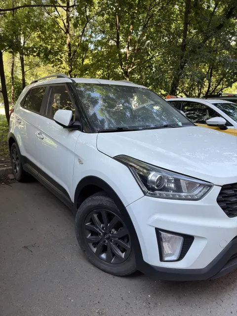 Автомобиль марки HYUNDAI CRETA