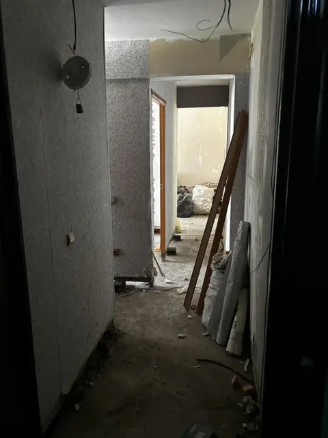 Квартира, общей площадью: 60.4 кв.м., расположенная по адресу: 665466, Иркутская обл., г. Усолье Сибирское, Космонавтов пр-кт, д. 10, кв. 51, кадастровый номер 38:31:000055:6078. Предмет залога ПАО «Совкомбанк»