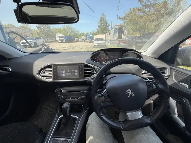 Автомобиль марки PEUGEOT модель 308, 2015 года выпуска , VIN VF3LPHNYWFS117762.