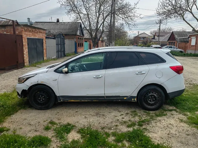 Автомобиль марки KIA модель JD(CEE`D) 2014 г.в. VIN-номер XWEHM811AF0000468