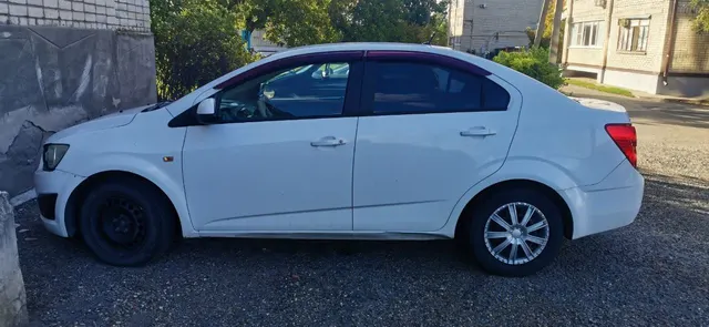 Легковой автомобиль марки: CHEVROLET, модель: KLIT Aveo, год выпуска: 2012 г, идентификационный помер (VIN): XUUTF69EJC0020022.В залоге у ПАО «Совкомбанк».