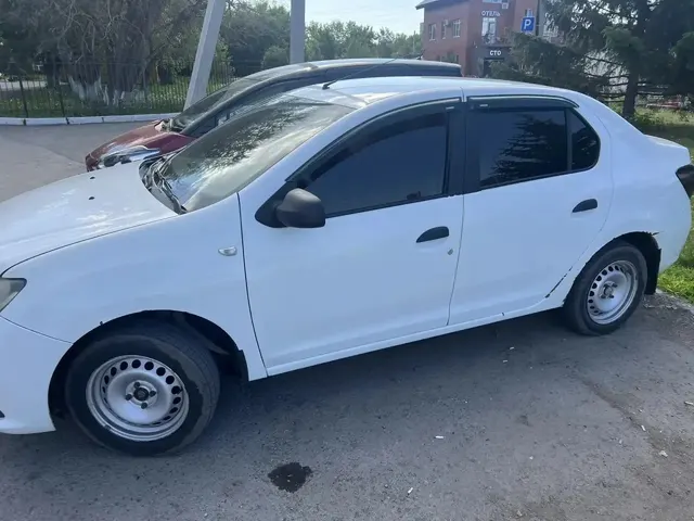 Автомобиль марки RENAULT LOGAN, 2017 г.в., VIN: X7L4SRAV458778811 (находится в залоге у ПАО Совкомбанк).