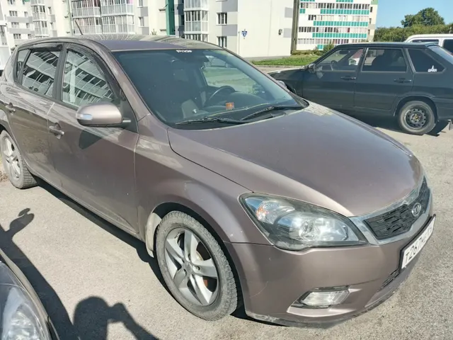 Легковой автомобиль марки: KIA, модели: ED Ceed, год выпуска: 2010 г., идентификационный номер (VIN): XWEHC513BA0000001