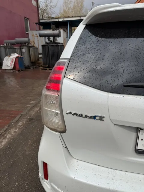 Автомобиль марки TOYOTA модель Prius 2015 г.в. номер кузова ZVW41-3387456