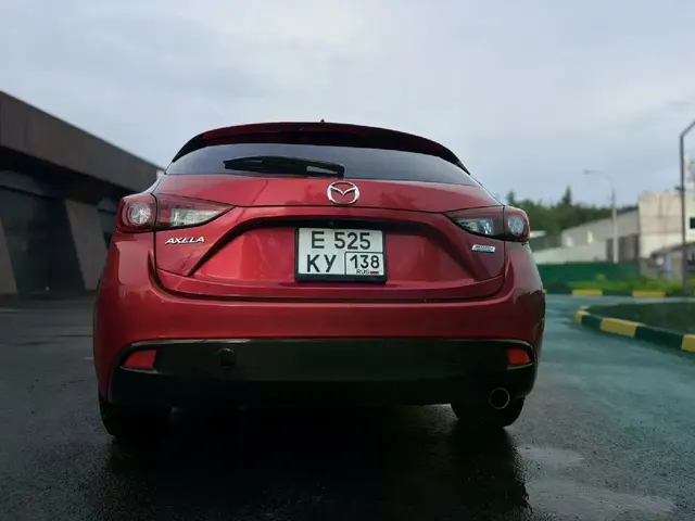 Автомобиль марки MAZDA модель AXELA 2014 г.в. номер кузова BM5FS-104617