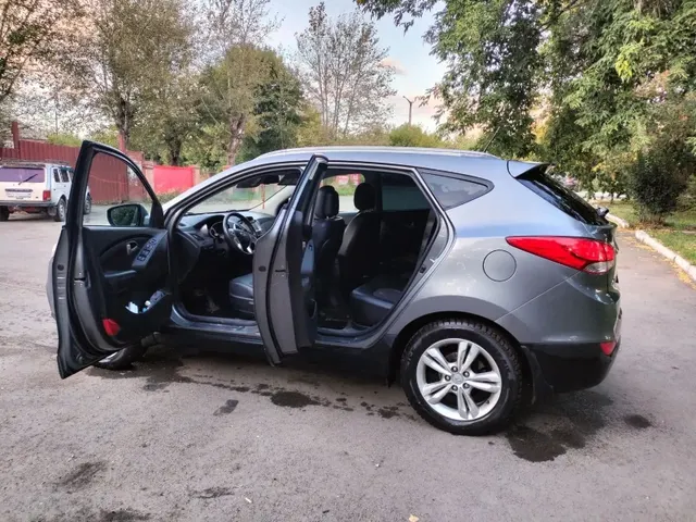 Легковой автомобиль марки: Hyundai, модели: IX35, год выпуска: 2012 г., идентификационный номер (VIN): TMAJU81BBDJ345623