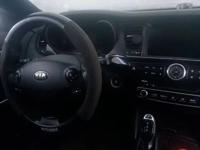 Автомобиль марки KIA модель Quoris 2013 г.в. VIN-номер XWELU412BD0000212