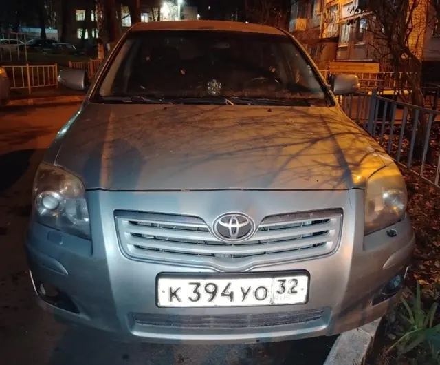Легковой седан Toyota Avensis 2006 года выпуска, светло-оливкого цвета, VIN SB1BR56L50E184338, СТС 9969 125876, является предметом залога ПАО Совкомбанк