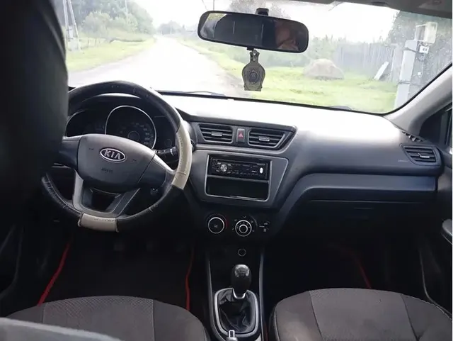 Легковой автомобиль марки: KIA модель: Rio, год выпуска: 2011 г., идентификационный номер (VIN): Z94CB41AACR011221 Имущество является предметом залога ПАО "Совкомбанк".