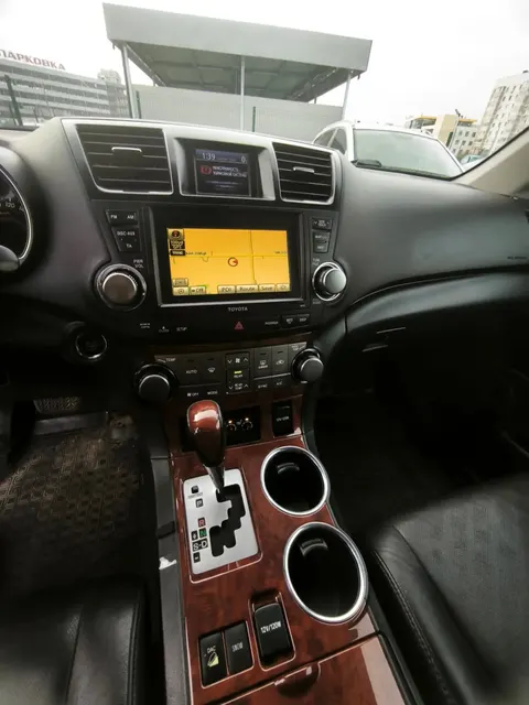 Легковой автомобиль марки: TOYOTA, модели: Highlander, год выпуска: 2012 г., идентификационный номер (VIN): JTEES42A402193542