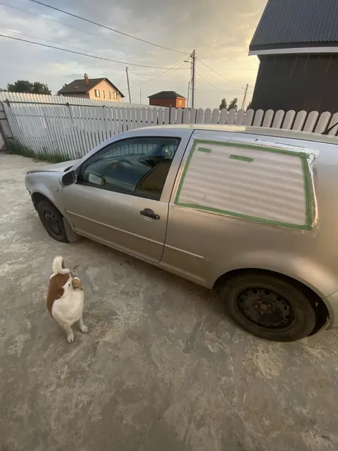 Автомобиль - VOLKSWAGEN Golf 1.4, легковой комби (хэтчбек), 2001 г.в., цвет белый (серебристый), VIN-номер: WVWZZZ1JZ1B074397. Автомобиль находится в залоге ПАО "Совкомбанк", на момент публикации запретов на регистрационные действия не имеется.