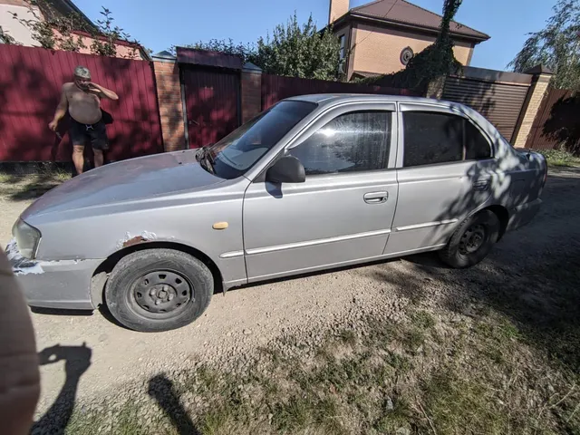 Легковой автомобиль марки: HYUNDAI, модель: Accent, год выпуска: 2005 г., идентификационный номер (VIN):X7MCF41GP5M053233, находящийся в залоге у ПАО "Совкомбанк";
