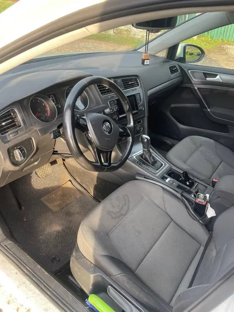 Автомобиль марки VOLKSWAGEN модель Golf 2013 г.в. VIN-номер WVWZZZAUZEW049565