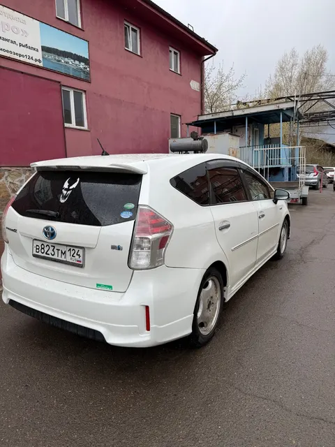 Автомобиль марки TOYOTA модель Prius 2015 г.в. номер кузова ZVW41-3387456