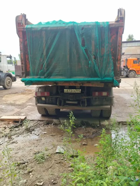 Автомобиль марки КАМАЗ модель 6520, 2012 г.в., VIN-номер XTC652000C1264008. Залоговое имущество ПАО «Совкомбанк».