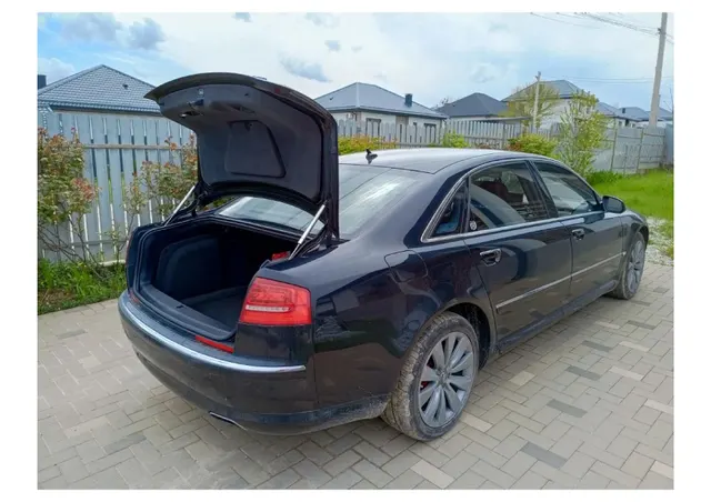 Легковой автомобиль марки: AUDI, модели: A8L, год выпуска: 2007 г., идентификационный номер (VIN): WAUZZZ4EX7N025389. В залоге у ПАО "Совокомбанк".