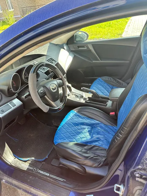 Легковой автомобиль, марка: Mazda, модель: 3, год изготовления: 2011, VIN: JMZBL12Z511518370, цвет: Синий. Автомобиль в залоге у ПАО "Совкомбанк".