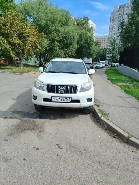 Автомобиль марки TOYTA LAND CRUISER модель 150 ( PRADO) 2012 г.в. VIN-номер JTEBH3FJ20K080744. Является предметом залога ПАО "СОВКОМБАНК" (ИНН: 4401116480, ОГРН: 1144400000425).