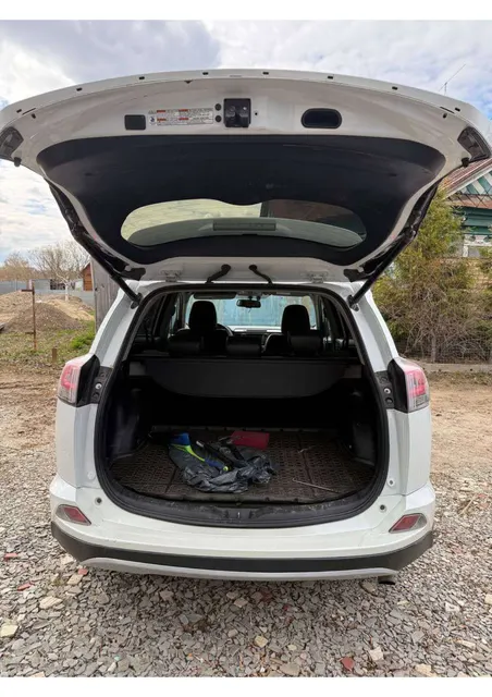 Автомобиль марки TOYOTA модель RAV 4 2018 г.в. VIN-номер XW7RDREV70S033658 Имущество является предметом залога ПАО «СОВКОМБАНК».