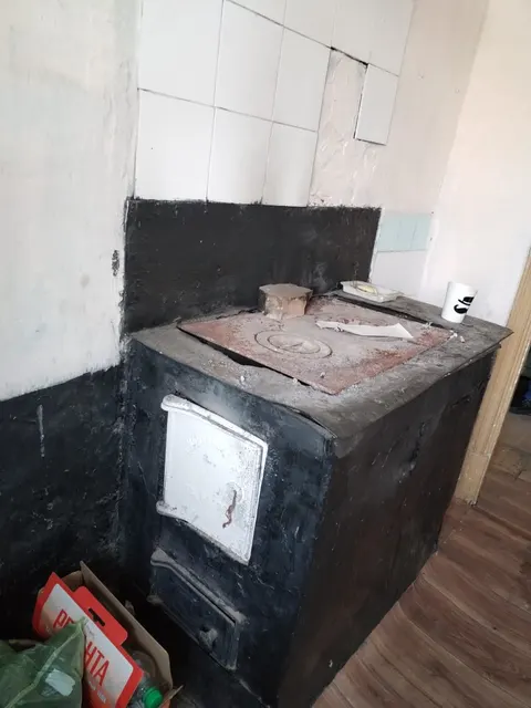 Квартира, общая площадь 31.3 кв.м., расположенная по адресу: 676450, Амурская обл, г Свободный, ул. Шатковская, д. 120, кв. 9, кадастровый номер 28:05:010604:99. Квартира является аварийной и включена в муниципальную программу «Переселение граждан из аварийного жилищного фонда на территории города Благовещенска в 2026 -2028 годах на основании Постановления Администрации города Благовещенска Амурской области от 03.04.2026г. № 1616