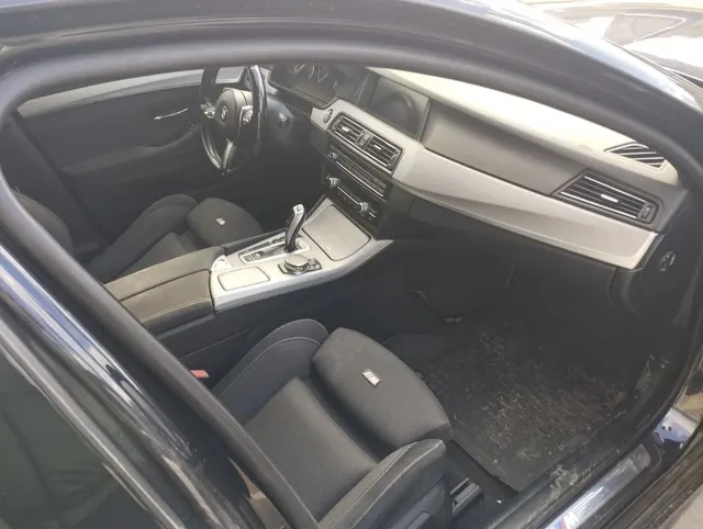 Автомобиль марки BMW модель 520I 2014 г.в. VIN-номер X4X5A39450D356384. В залоге у ПАО СОВКОМБАНК.