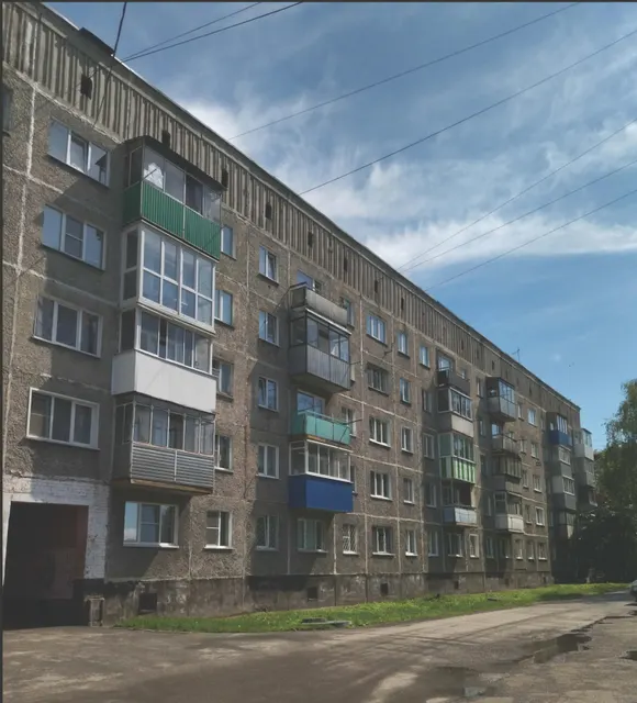Квартира, общая площадь 44.2 кв.м., этаж 5, расположенная по адресу: 652811, Кемеровская область, г. Осинники, ул. Победы, д. 44, кв. 133, кадастровый номер 42:31:0107048:1085