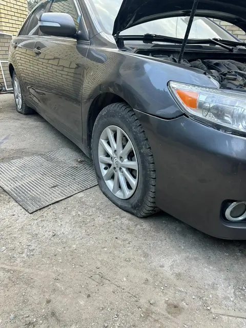Автомобиль марки TOYOTA модели Camry 2009 г.в., VIN-номер XW7BK40KX0S001827