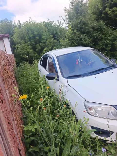 Автомобиль марки LADA модель Granta 2014 г.в. VIN-номер XTA219110EY111011 В залоге у ПАО "СОВКОМБАНК"