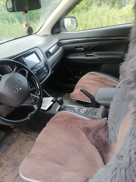Легковой автомобиль MITSUBISHI Outlander, год выпуска: 2015 г., идентификационный номер (VIN): Z8TXTGF3WGM009381, категория ТС В, цвет белый, тип двигателя бензиновый