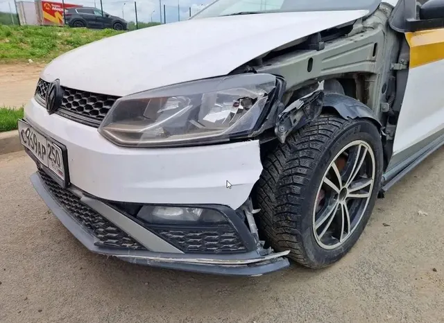 Автомобиль Марка VOLKSWAGEN Модель POLO VIN XW8ZZZ61ZJG038991 Регистрационный номер С959АР250 Тип ТС легковой седан Год выпуска 2018 Цвет белый желтый серый ПТС 40ОТ 669315 СТС 99 82 198748