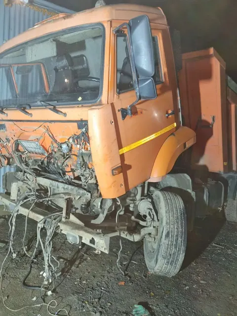 Автомобиль марки КАМАЗ модель 6520, 2012 г.в., VIN-номер XTC652000C1264008. Залоговое имущество ПАО «Совкомбанк».