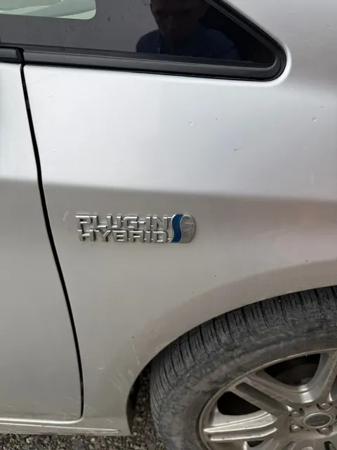 Автомобиль марки TOYOTA модель Prius 2014 г.в. номер кузова ZVW35-3065720.