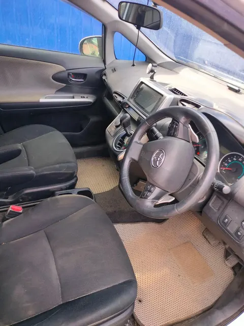 Легковой автомобиль марки: TOYOTA модель: WISH, год выпуска: 2010 г., кузов №: ZGE25-0008526, находится в залоге у ПАО «Совкомбанк».