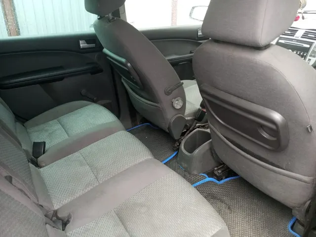 легковой автомобиль марки: FORD, модель: C-Max, год выпуска: 2007 г., идентификационный номер (VIN): WF0MXXGCDM7D17555. Имущество обременено залогом ПАО «Совкомбанк».