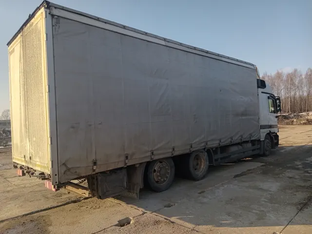 Автомобиль марки MERCEDES модель Actros 2003 г.в. VIN-номер WDB9502141K803861