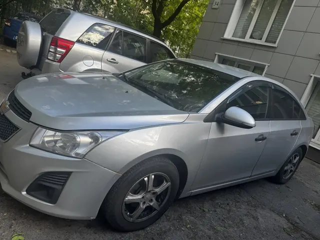 Легковой автомобиль, марка: CHEVROLET, модель: CRUZE, год изготовления: 2014, цвет: Серый, VIN: XUFJA696JE3019376, ПТС: 78HT441457040220140, г/н: А080СО147. Объект в залоге. Залогодержатель ПАО "СОВКОМБАНК".