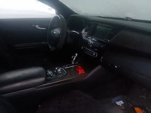 Автомобиль марки KIA модель Quoris 2013 г.в. VIN-номер XWELU412BD0000212