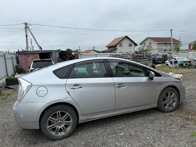 Автомобиль марки TOYOTA модель Prius 2014 г.в. номер кузова ZVW35-3065720.