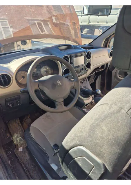 автомобиль марки PEUGEOT модель Partner 2012 г.в. VIN-номер VF37J5FS0CJ670355